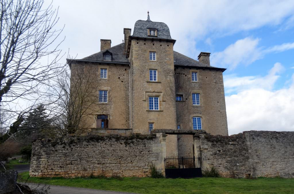 Chateau de Grun à St Saturnin de Lenne