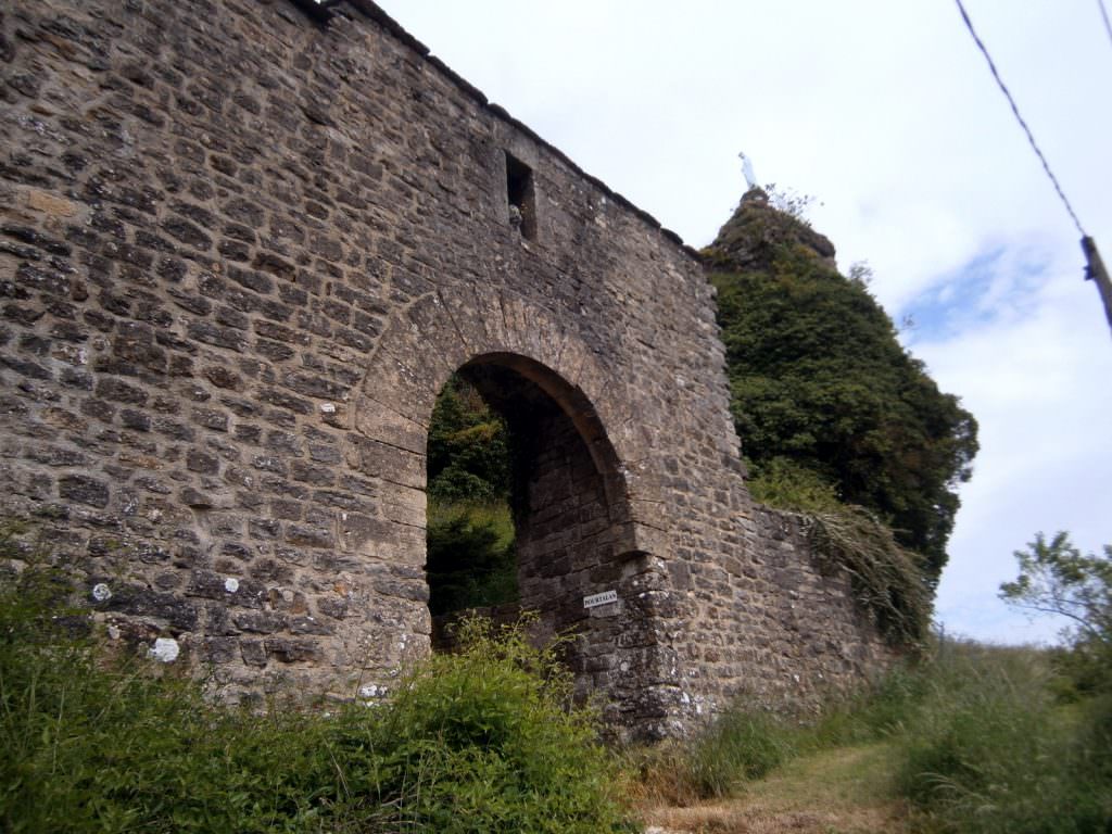 Remparts du château de La Roque-Valzergues